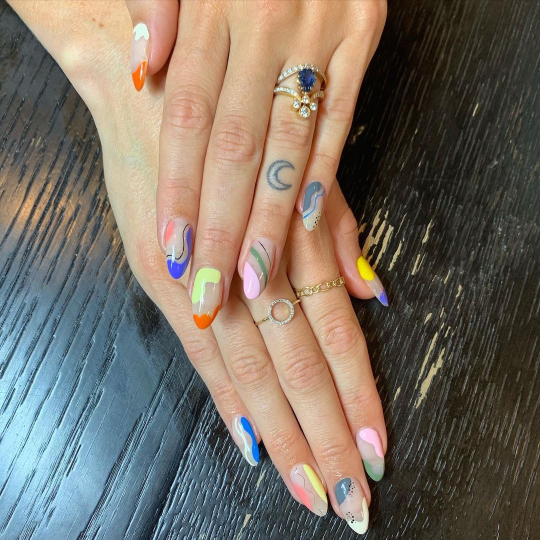 Celebrities Can’t Get Enough of Squiggly Nail Art Trend