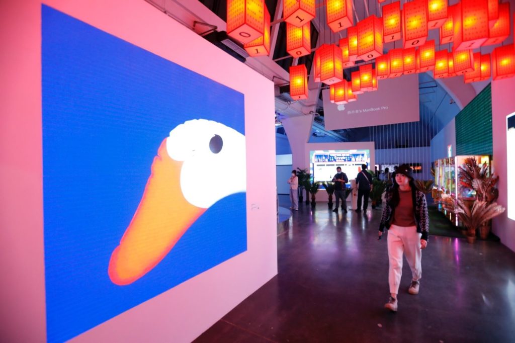 The world's first large-scale encrypted art exhibition "Virtual Habitat-Memes in the Mirror can be seen before."