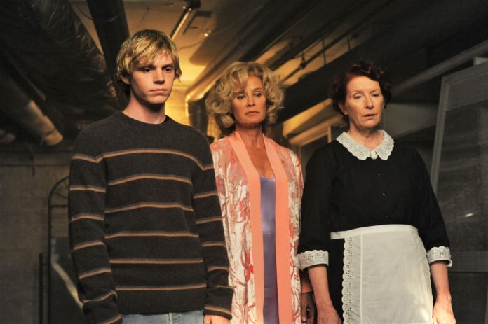 american-horror-story-season-1-evan-peters-jessica-lange-frances-conroy Screenshot from "American Horror Stories"