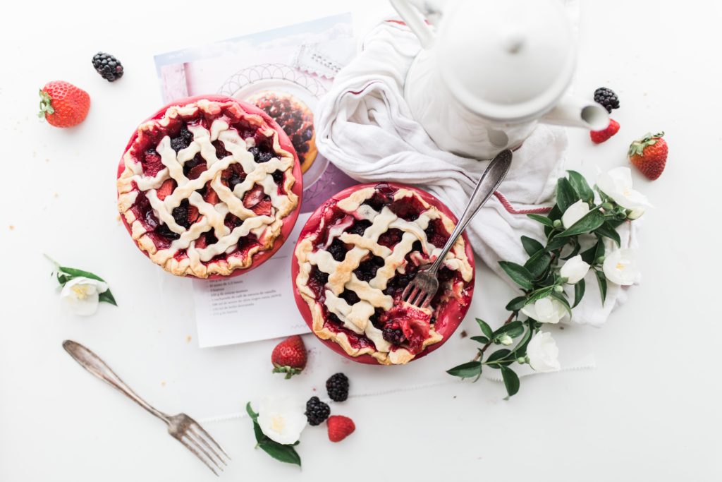 Retro desserts: fruit pies